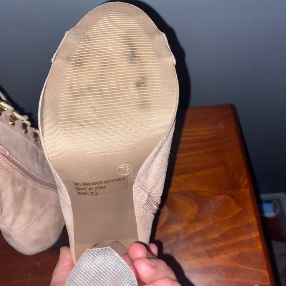 Heels - Picture 4 of 5